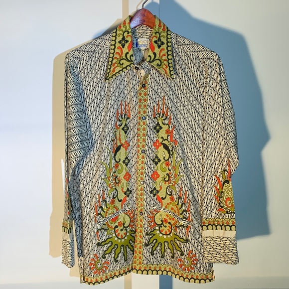 Oriental-inspired long sleeve button down. - Picture 2 of 6